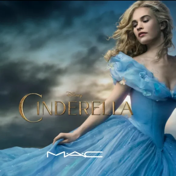 Mac Cinderella "Coupe d'Chic" Iridescent Powder
